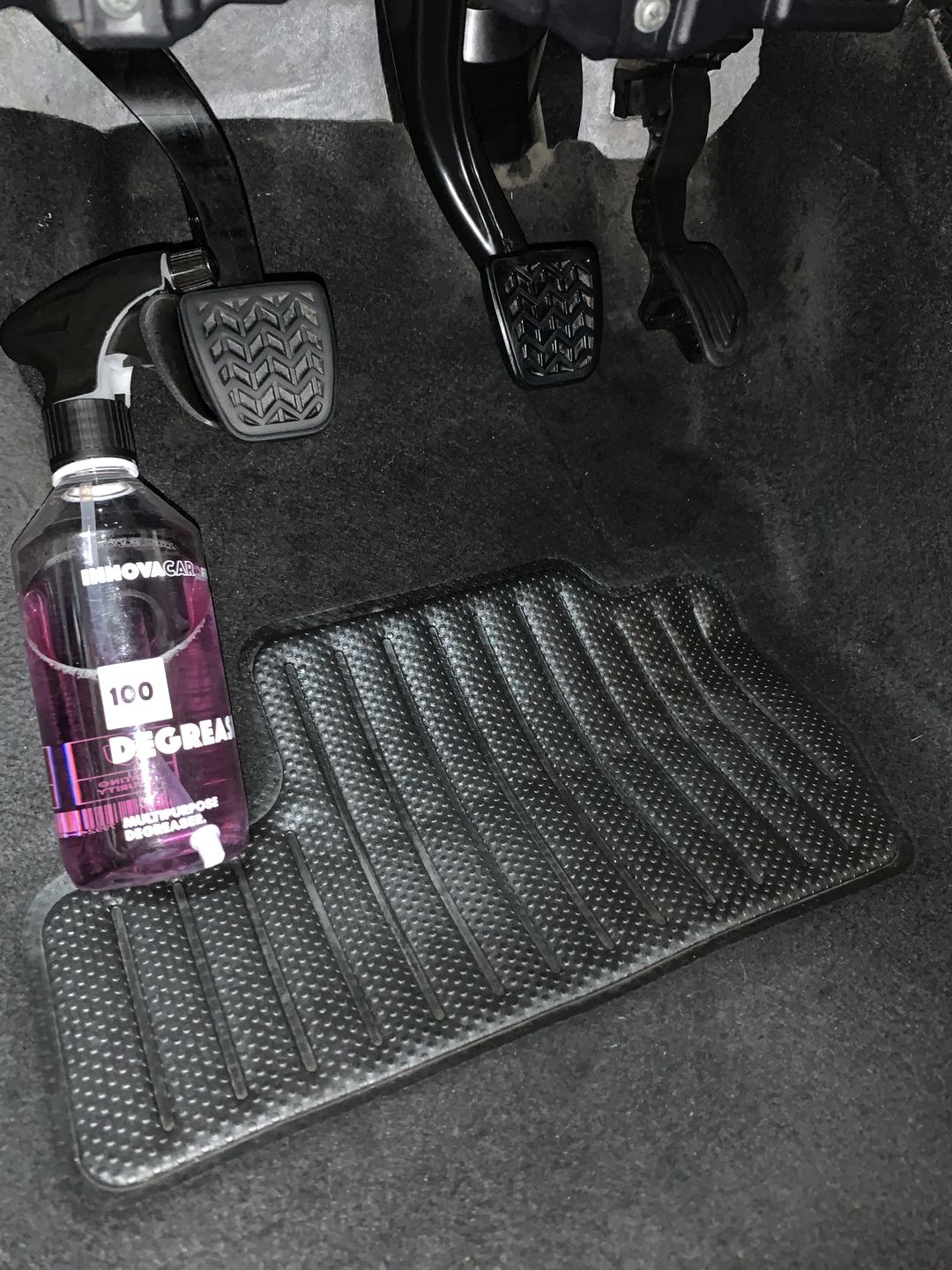 Kraftvoller Allzweckreiniger fuer Motor, Felgen, Innenraum – ohne aggressive Chemikalien