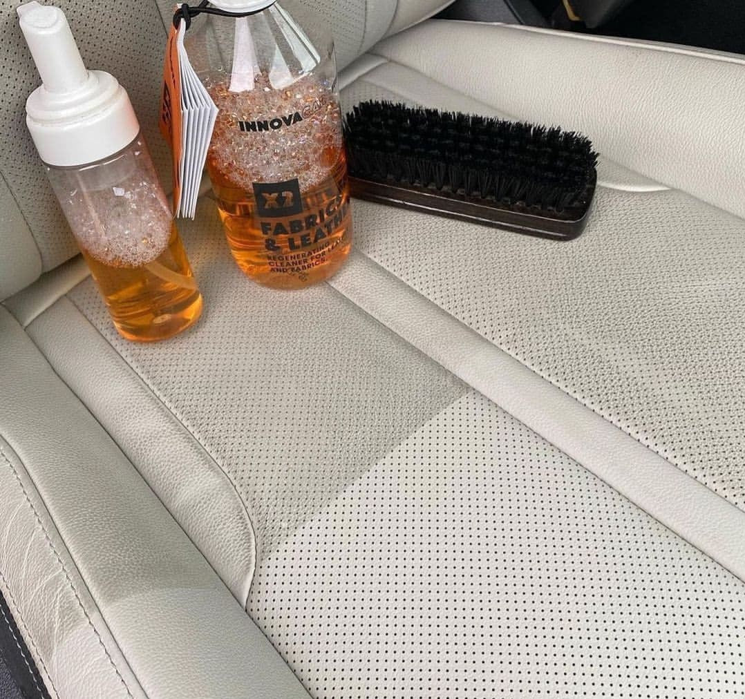 Lederpflege und Autositze Reinigung mit X2 Fabrics & Leather von Innovacar – Hochwertige Autopflege Schweiz