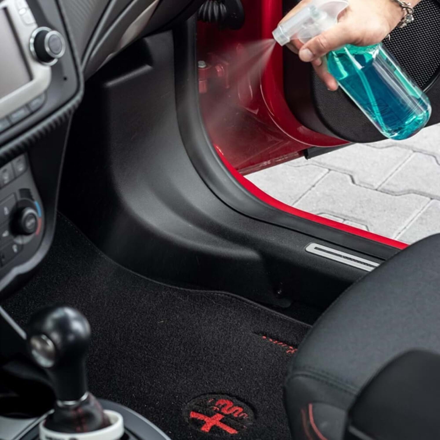 N0 Odors im Einsatz gegen unangenehme Gerüche im Autoinnenraum
